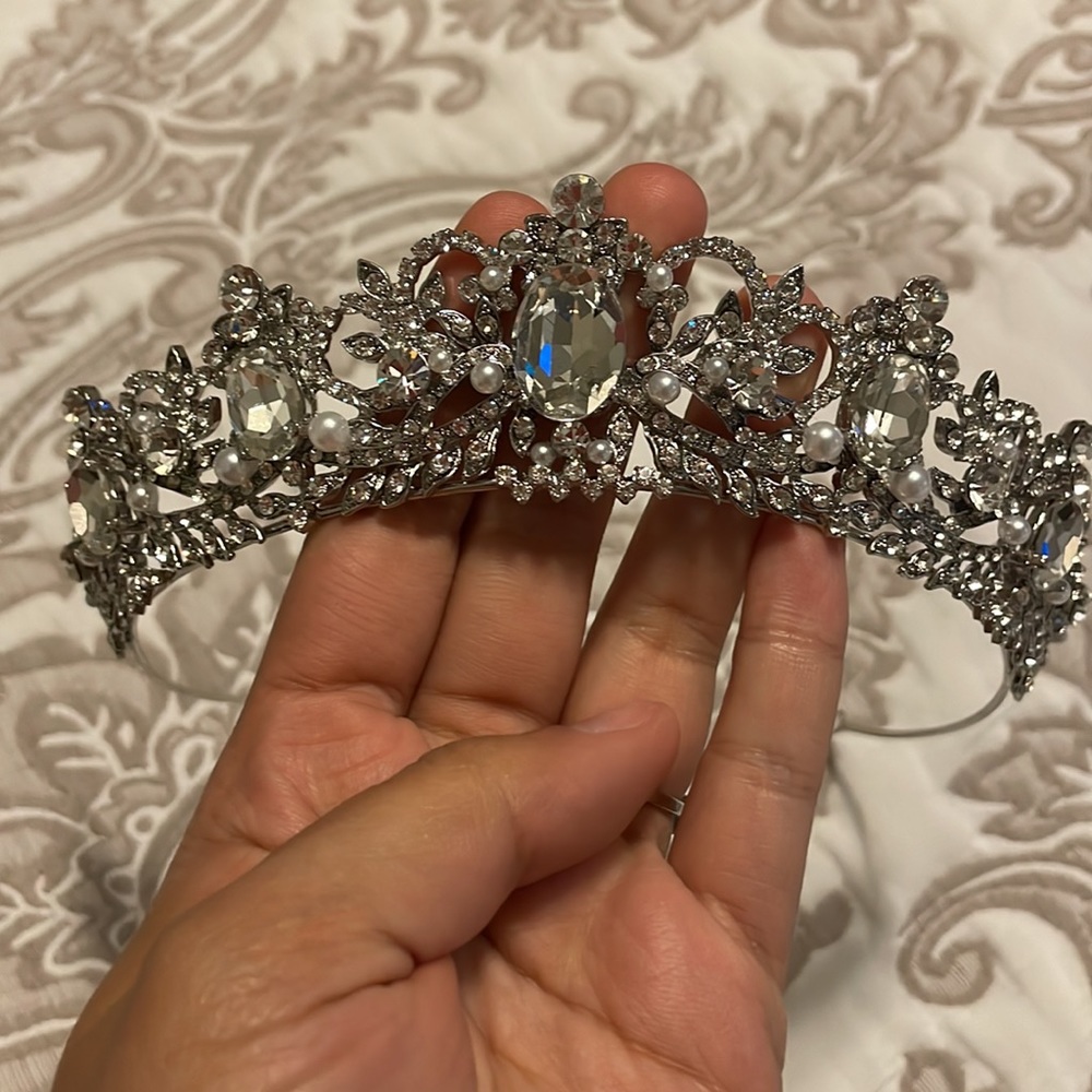 Customized Eden Luxe Bridal Tiara with pearls. New. Never worn. - Picture 2 of 4